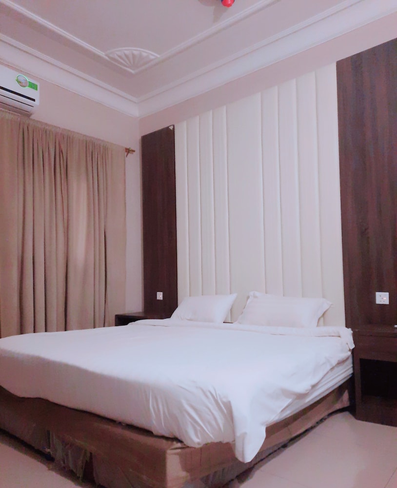 جولدن أبها المضياف(Abha Al-Mudiyaf Al-Thahabiya Serviced Apartments) 12/25