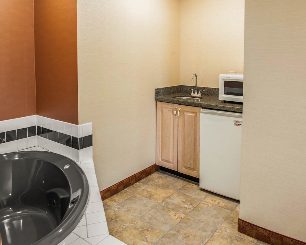 Quality Inn Franklin I-65 7/40