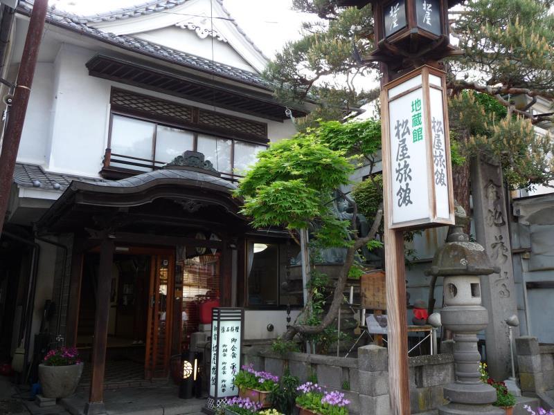 TRADITIONAL, 2 FUTON BEDS, SHARED BATHROOM