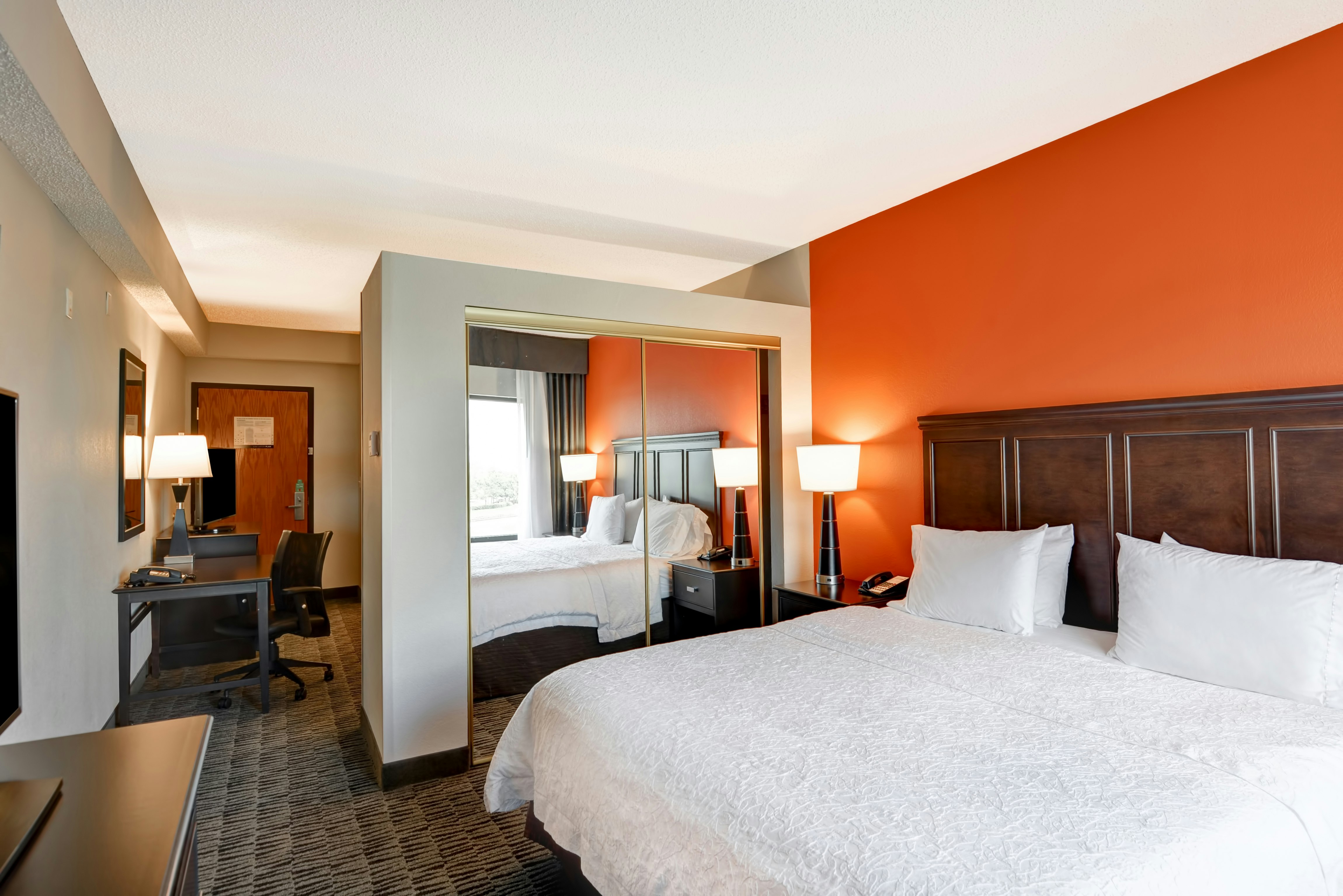 SUITE, KING BED, SOFA