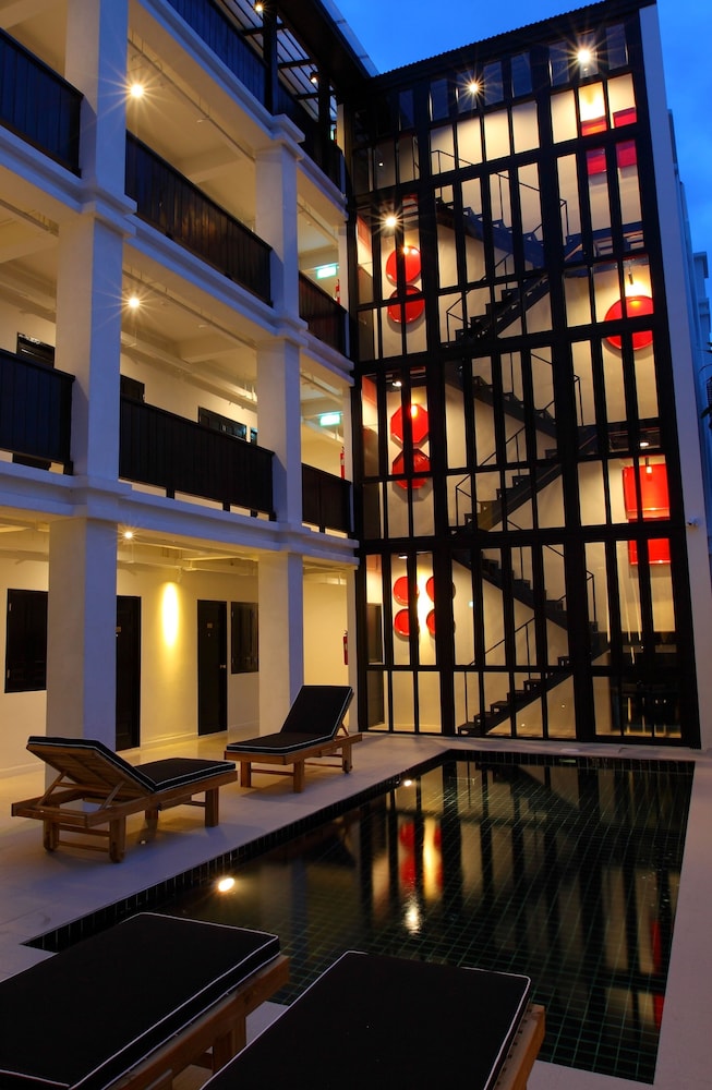 99 THE GALLERY HOTEL photo4
