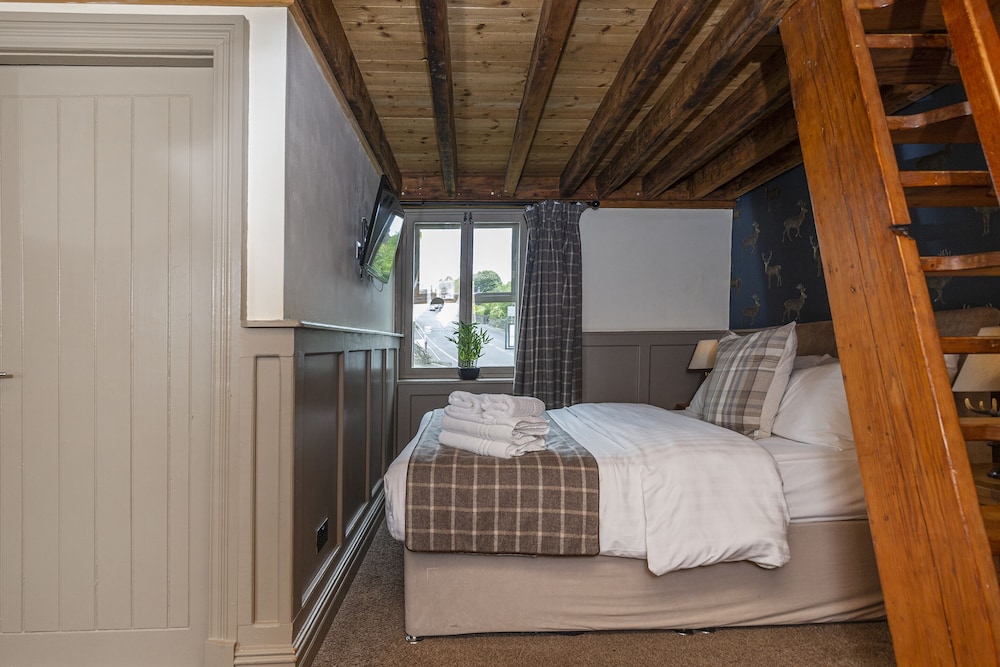 The Fleece Countryside Inn 25/50