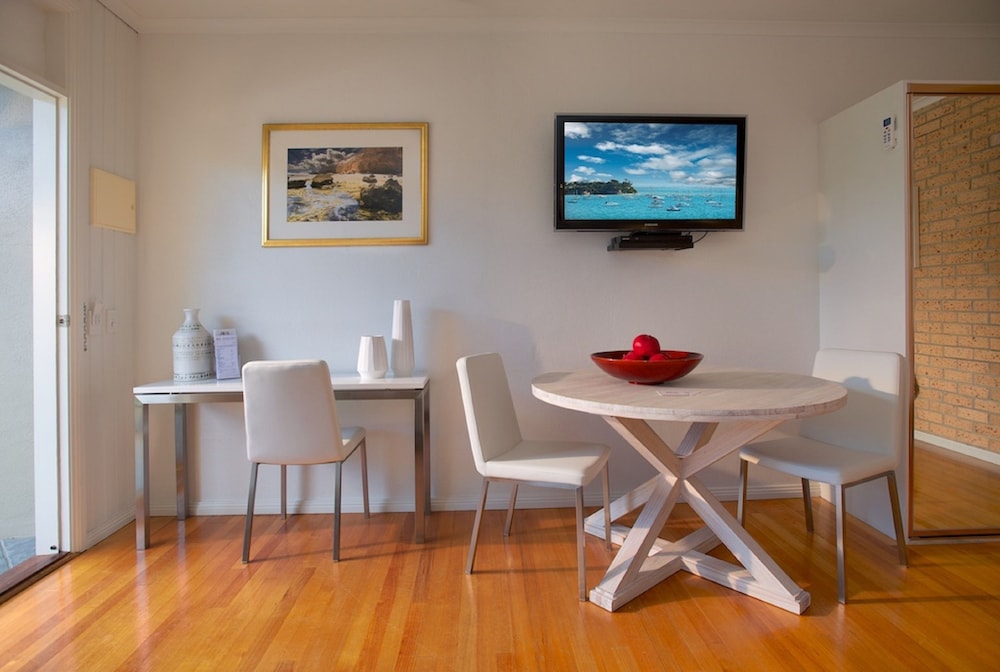 Sorrento Beach Motel 34/44