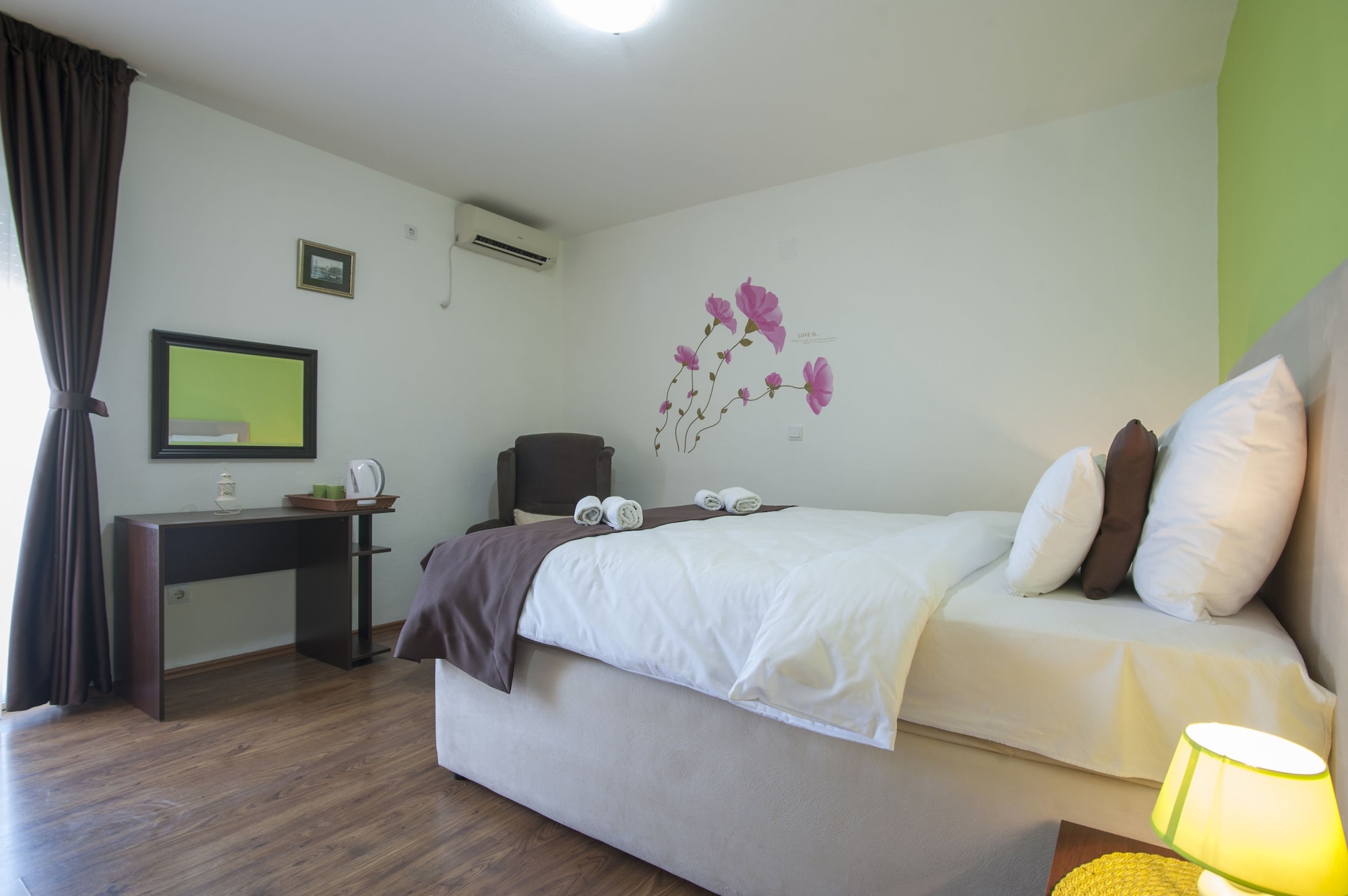 غرفة كلاسيكية بسرير مزدوج بإطلالة على البحر بحمام خاص، Apartments Djurasevic 2/7