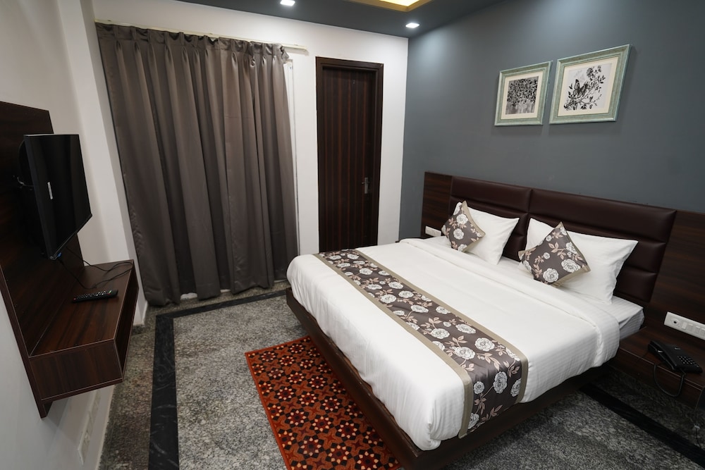 Posh Garden Inn Gurgaon 17/50