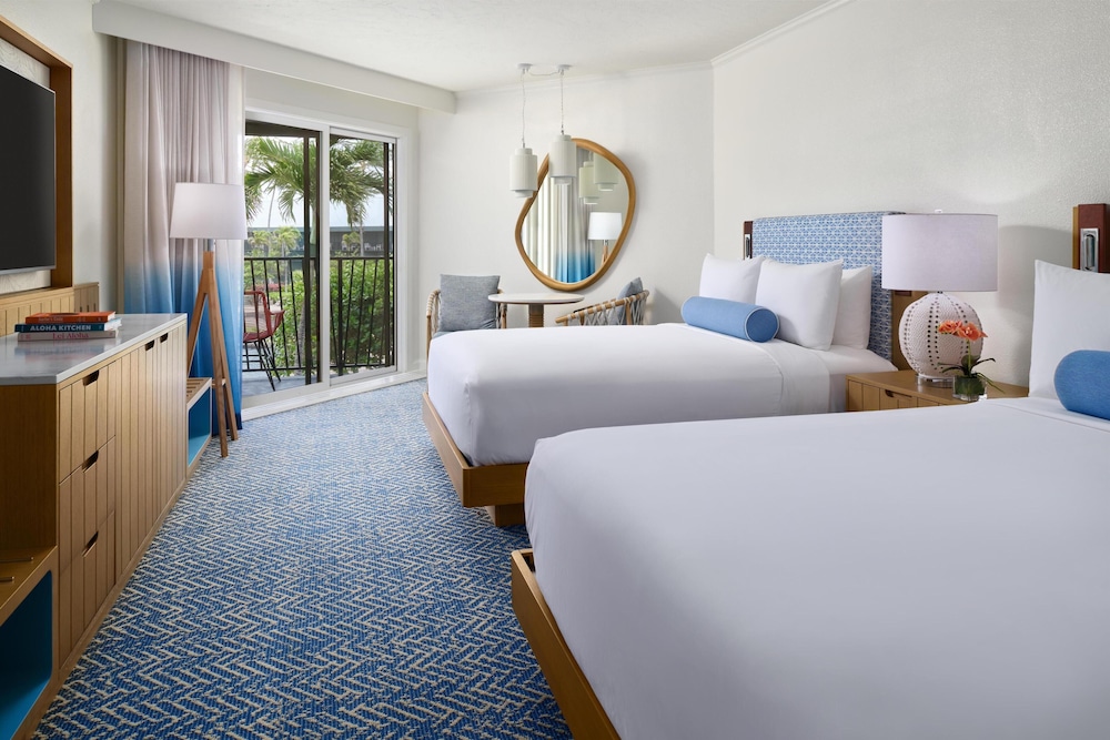 Renovated, Signature, 2 Queen Beds, Pool and Ocean View, Accessible