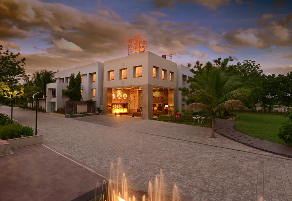 Top3 Lords Resort Bhavnagar 35/40