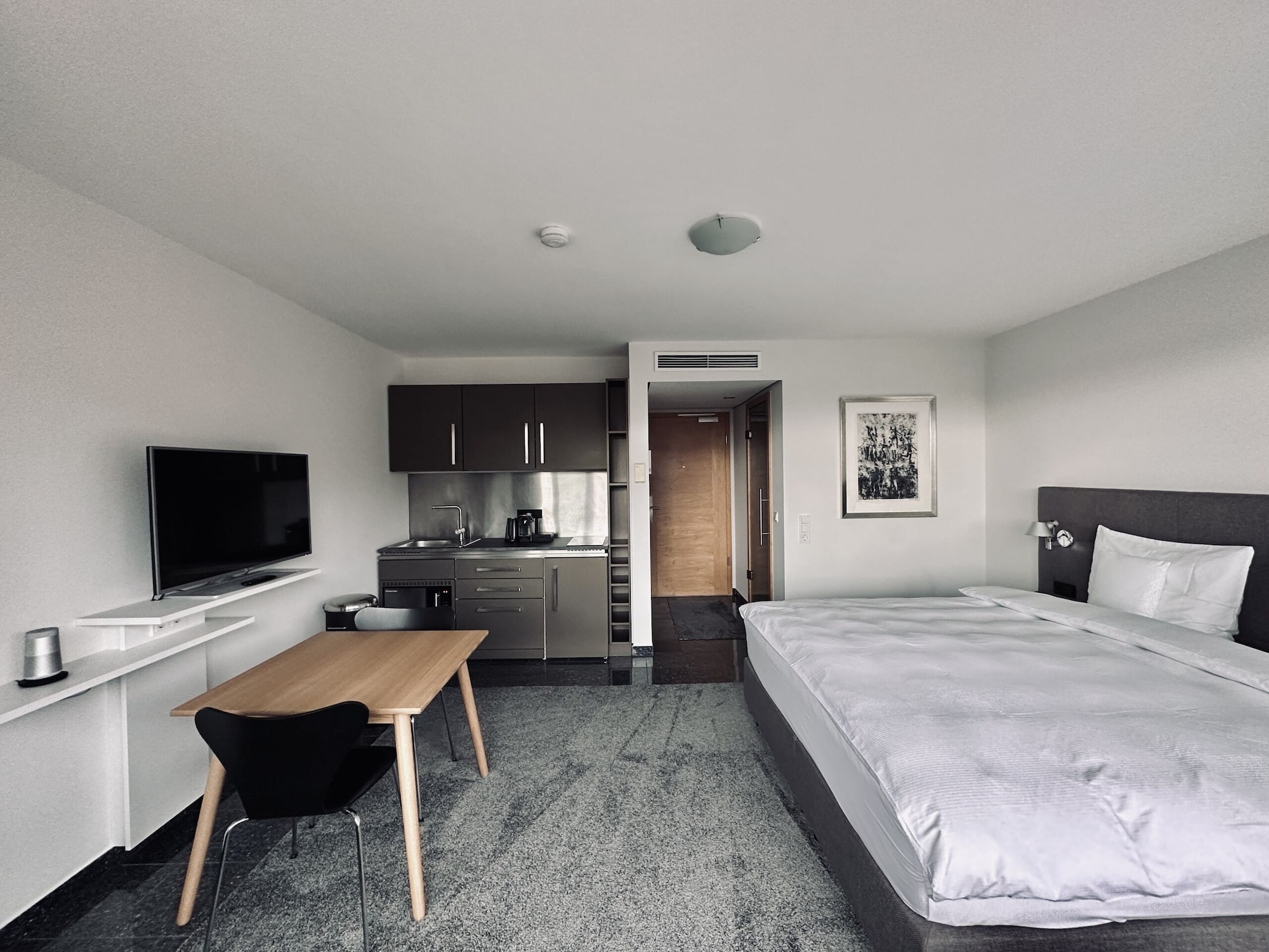 CLASSIC, APARTMENT, TRIPLE, KING BED