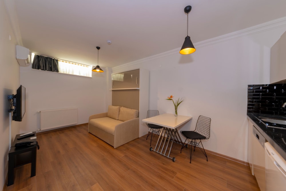 Joy Suites Hotel 38/69