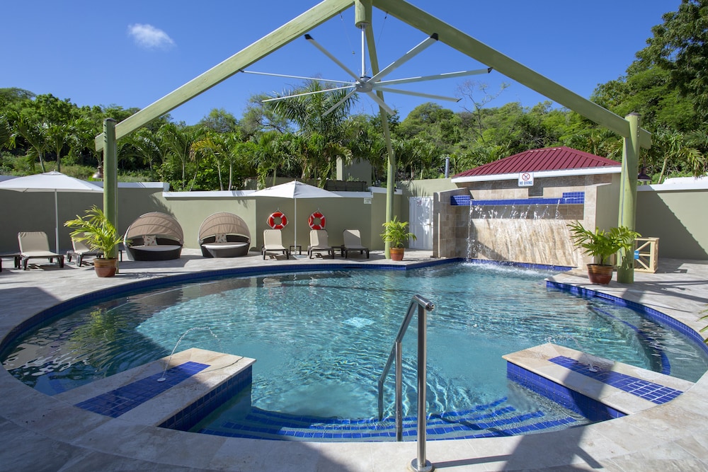 Pineapple Beach Club - Adults Only 25/40