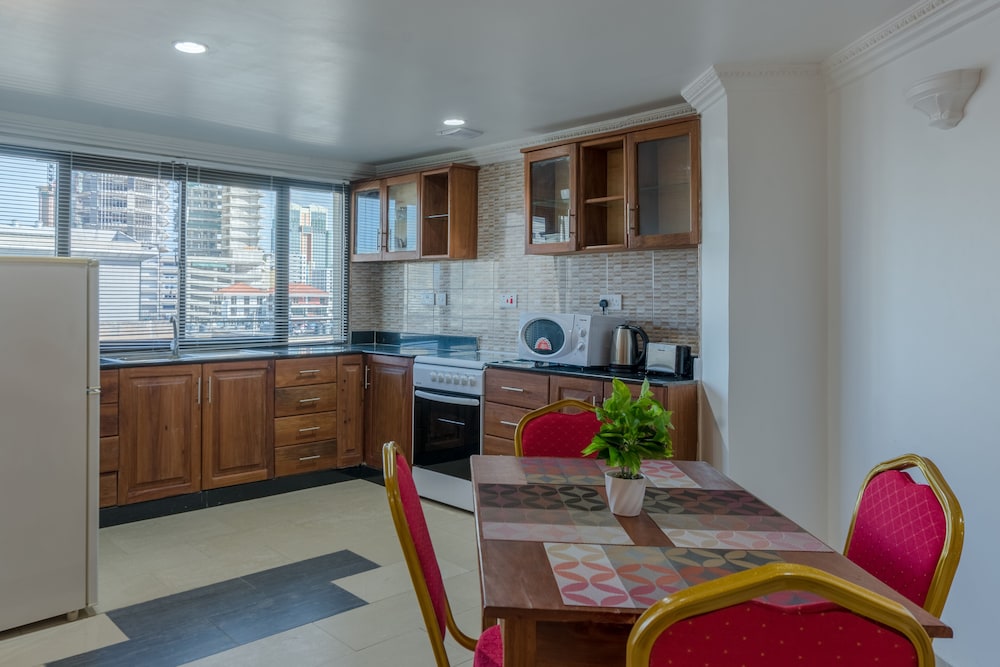 Hotel Raha Tower 49/58