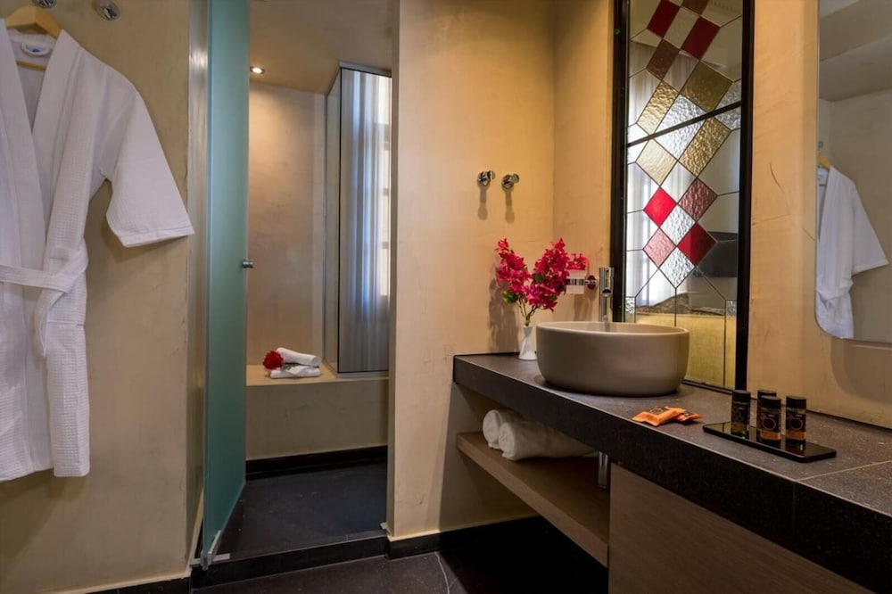 Contessa Boutique Hotel 63/65