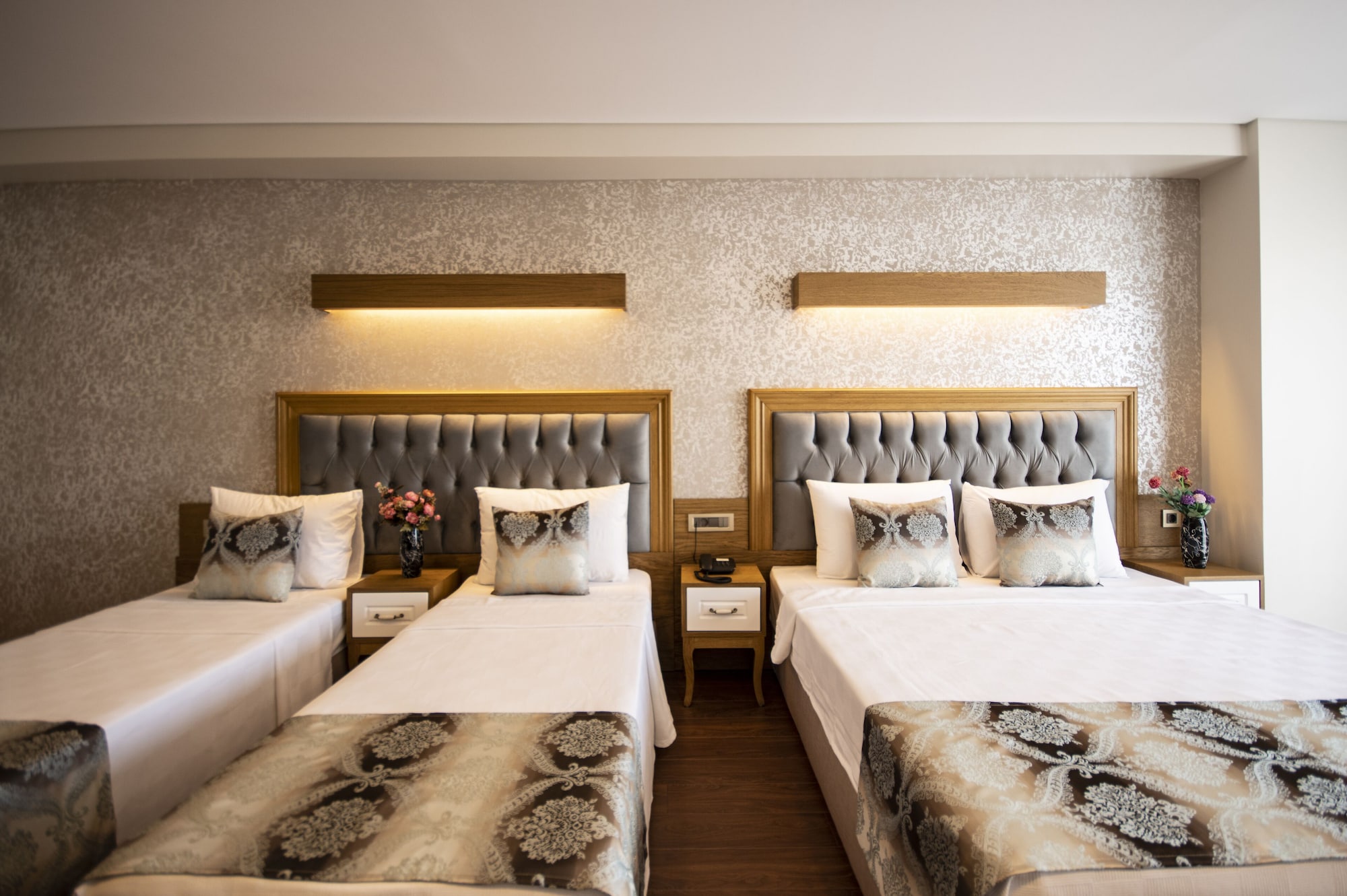 غرفة رباعية، Eliza Hotel 9/10