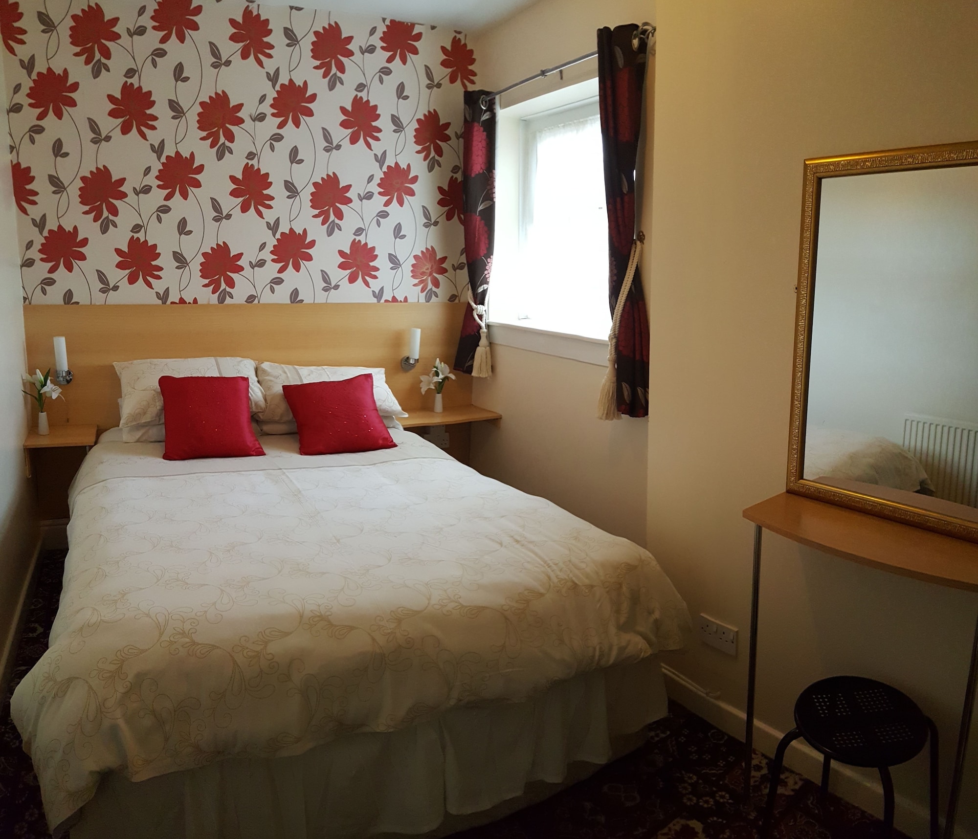 Flat, 2 Double and Twin Beds