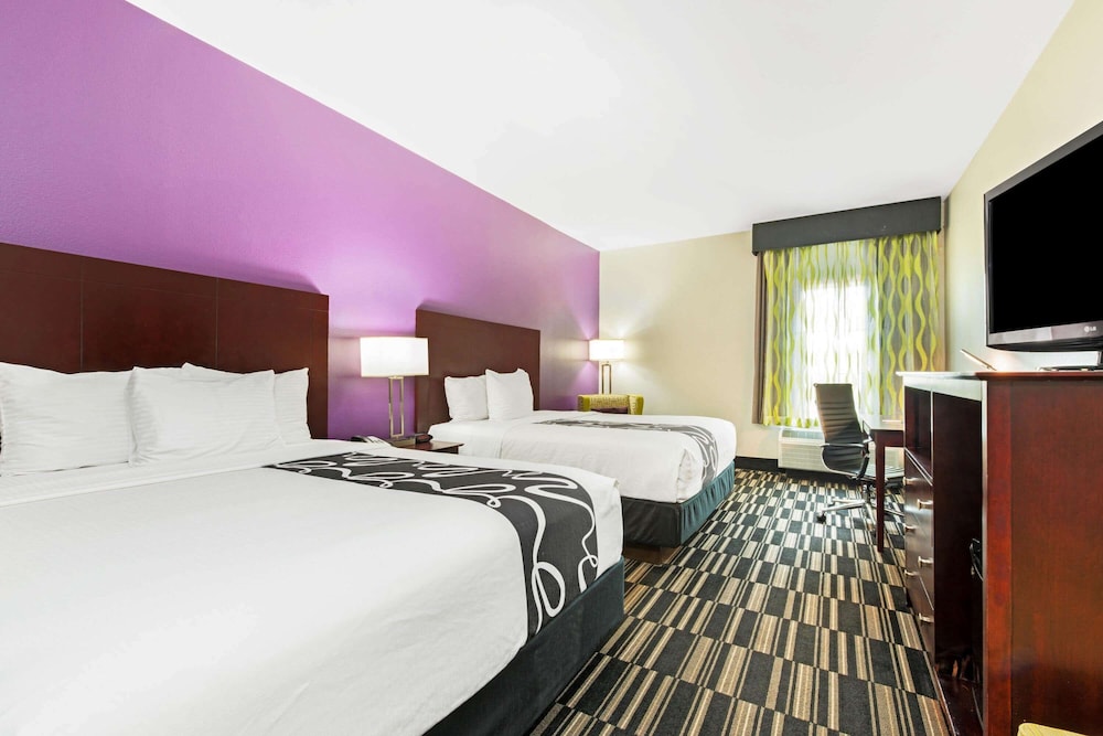 La Quinta Inn & Suites by Wyndham Bridge City 14/44