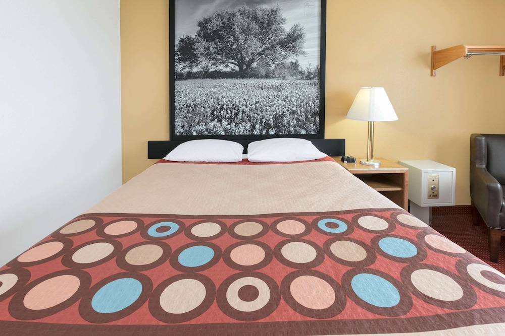 Super 8 By Wyndham Grapevine Dfw Airport Northwest 12/36