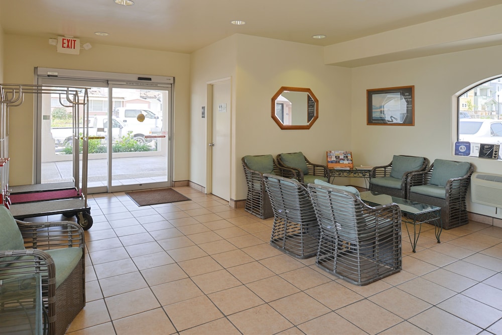 Edgewater Inn And Suites 58/76