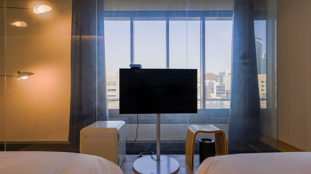 KYND HOTEL 42/50