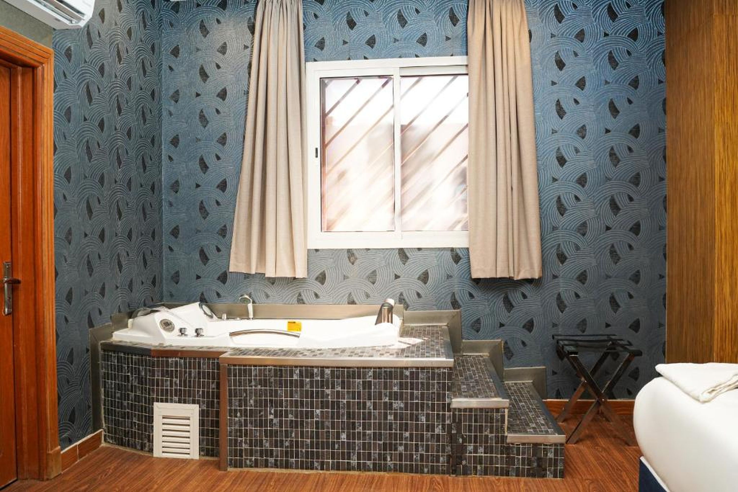 Palette Luxury Credit Hotel 54/60