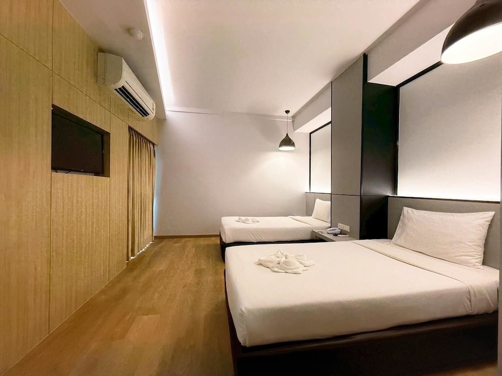 DELUXE, TWIN BEDS