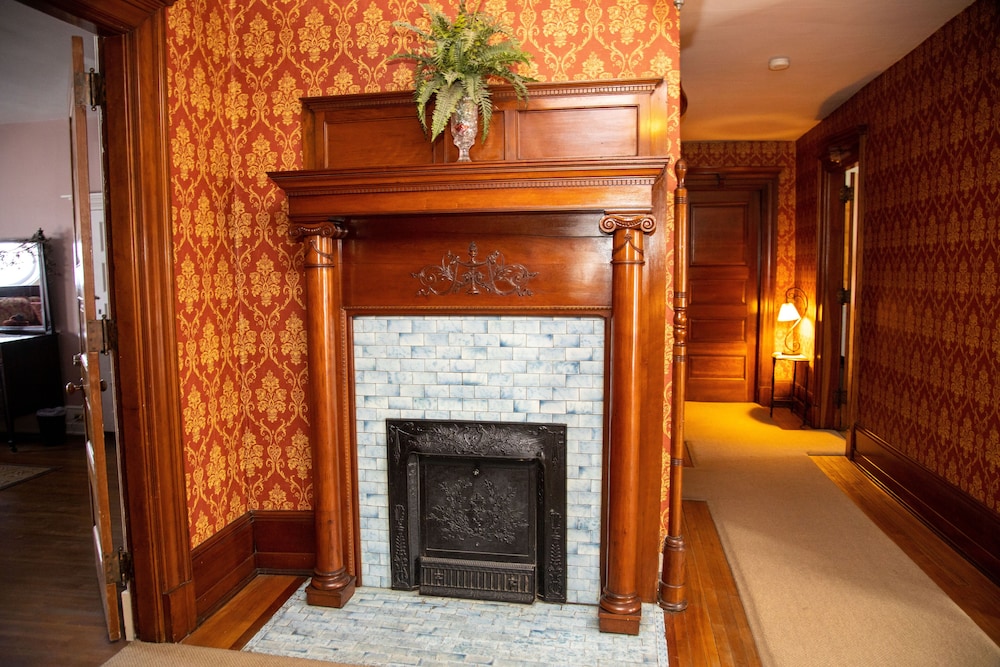 Victorian Charm Inn 6/47