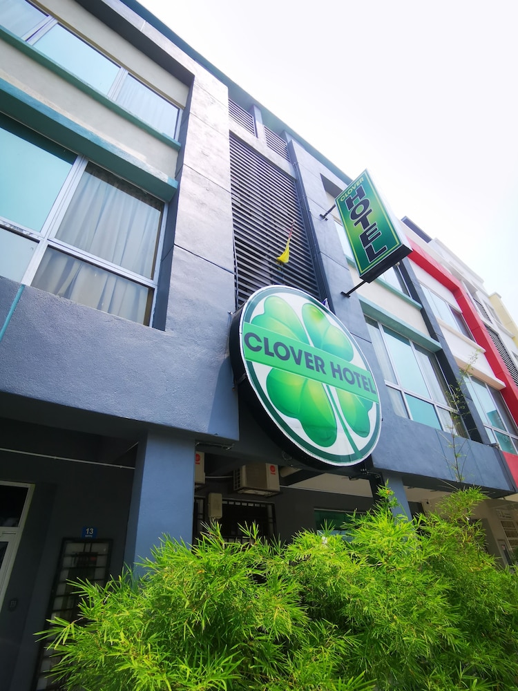 Clover Hotel 4/37