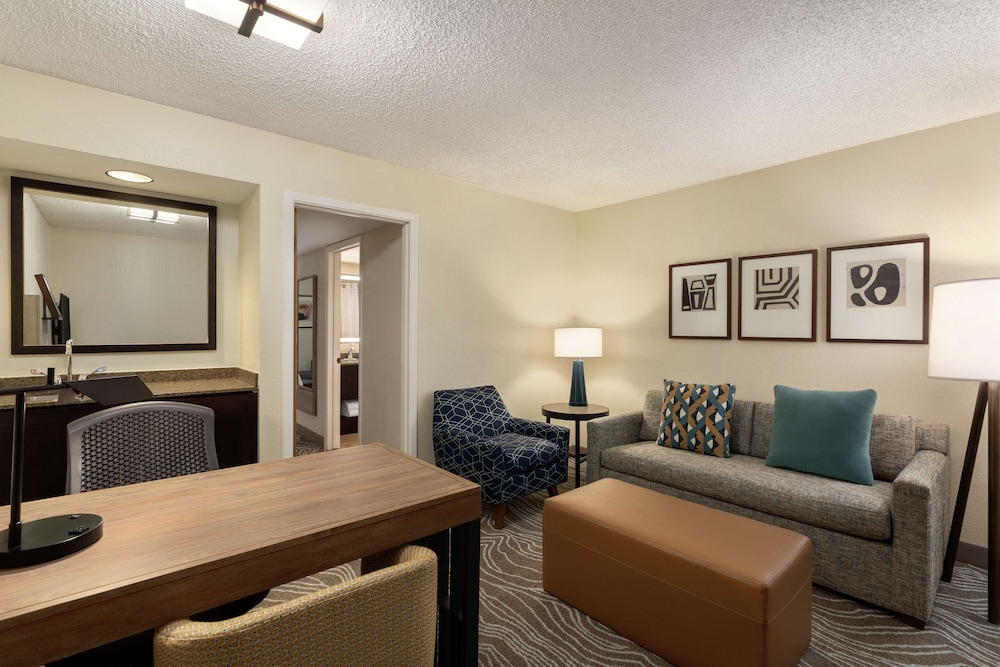Embassy Suites by Hilton Phoenix Tempe 32/56