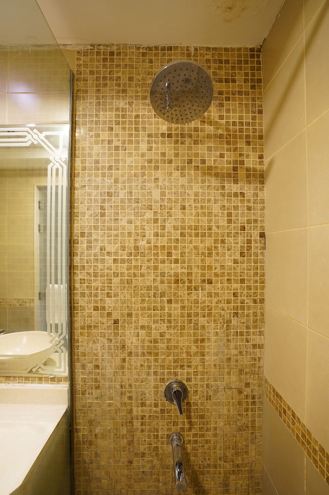 MRA Hotel 37/37