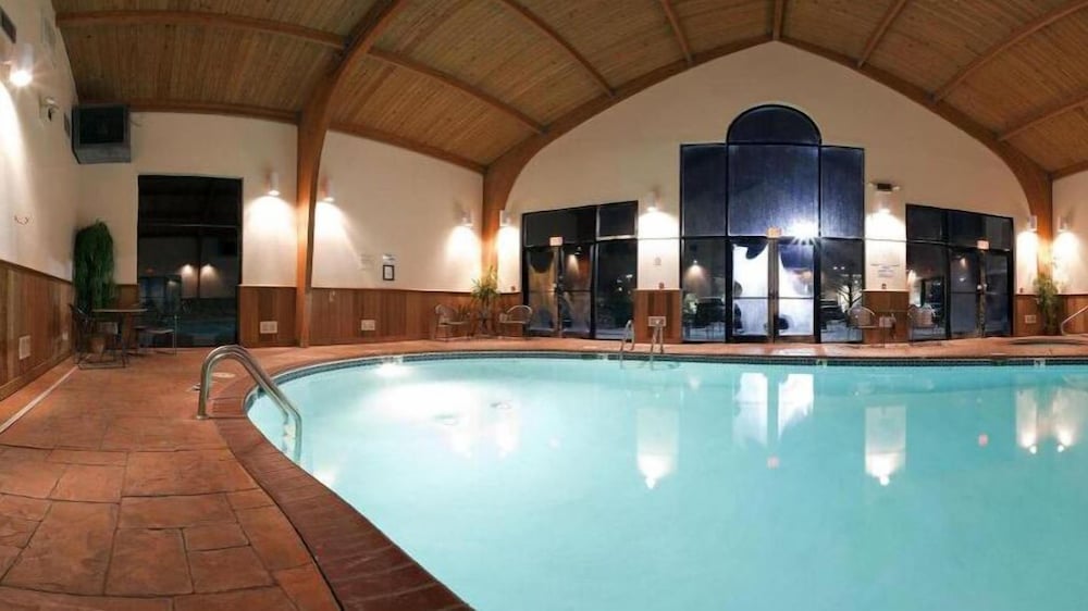 Holiday Inn Express Hotel Suites Harrison 8/56