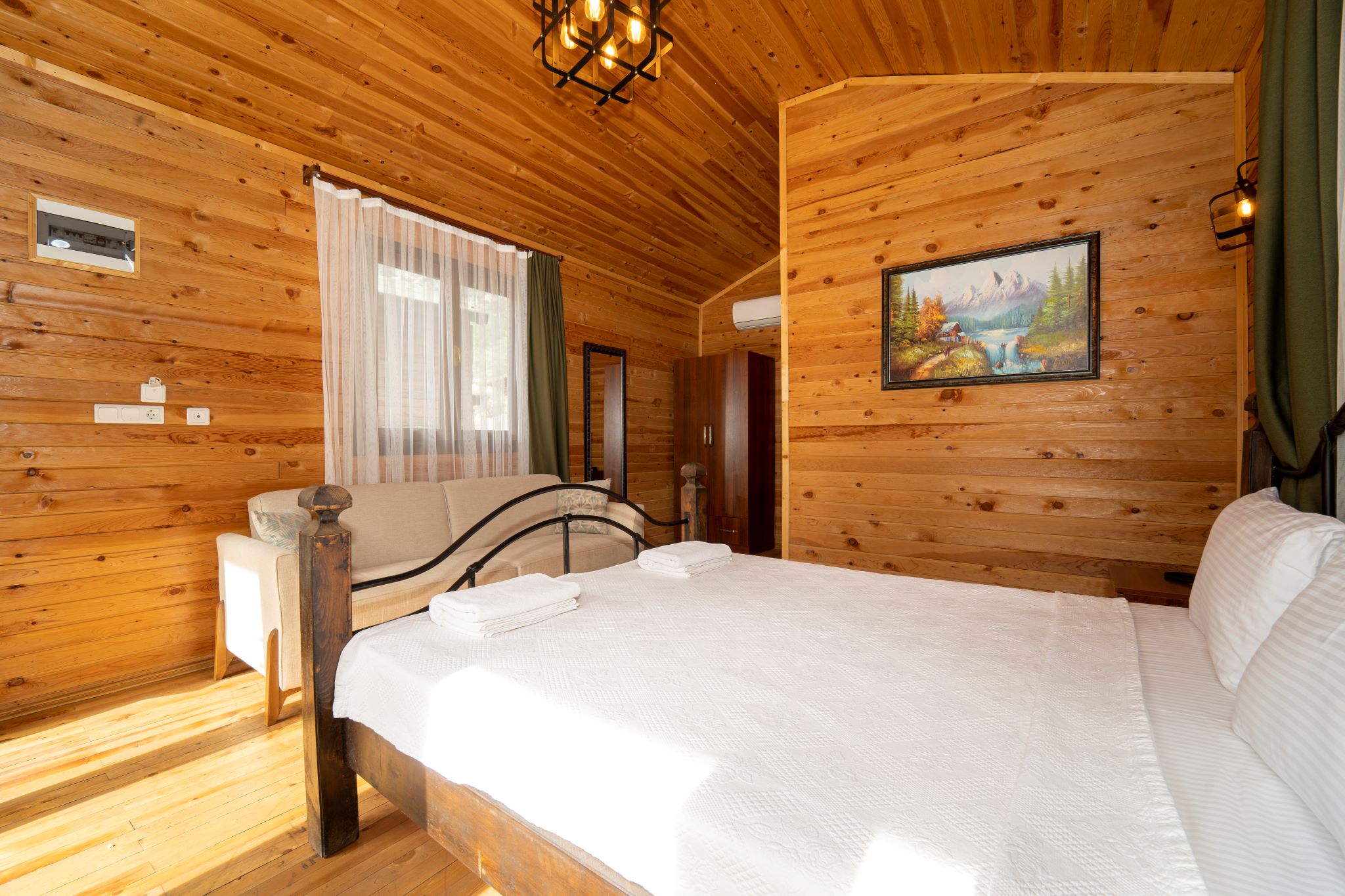 Cedar, Bungalow