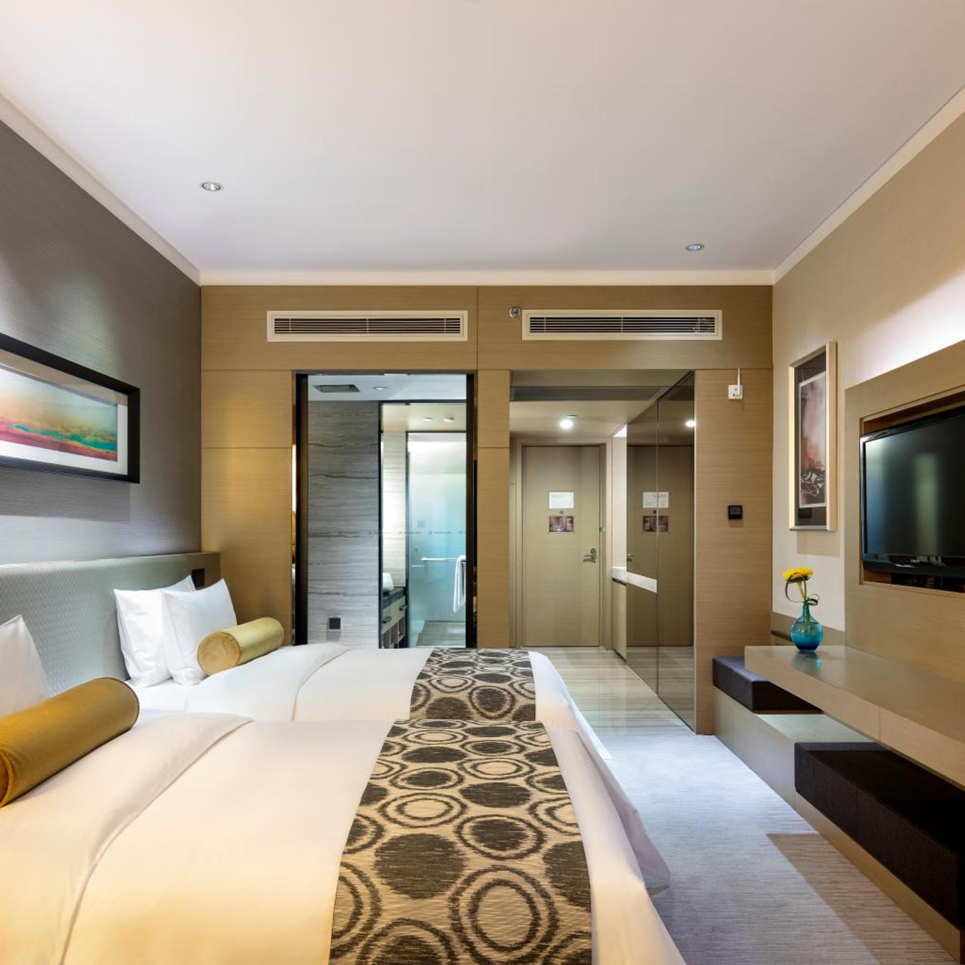 Longchamp Garden Hotel 10/35