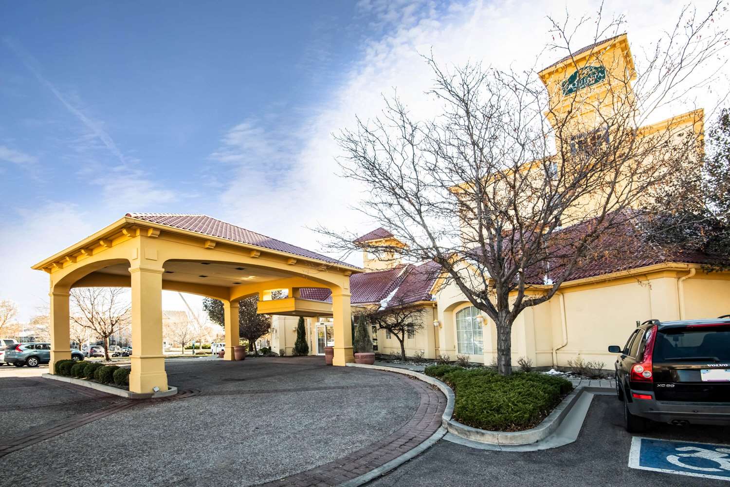 La Quinta Inn & Suites by Wyndham Colorado Springs South AP 25/33