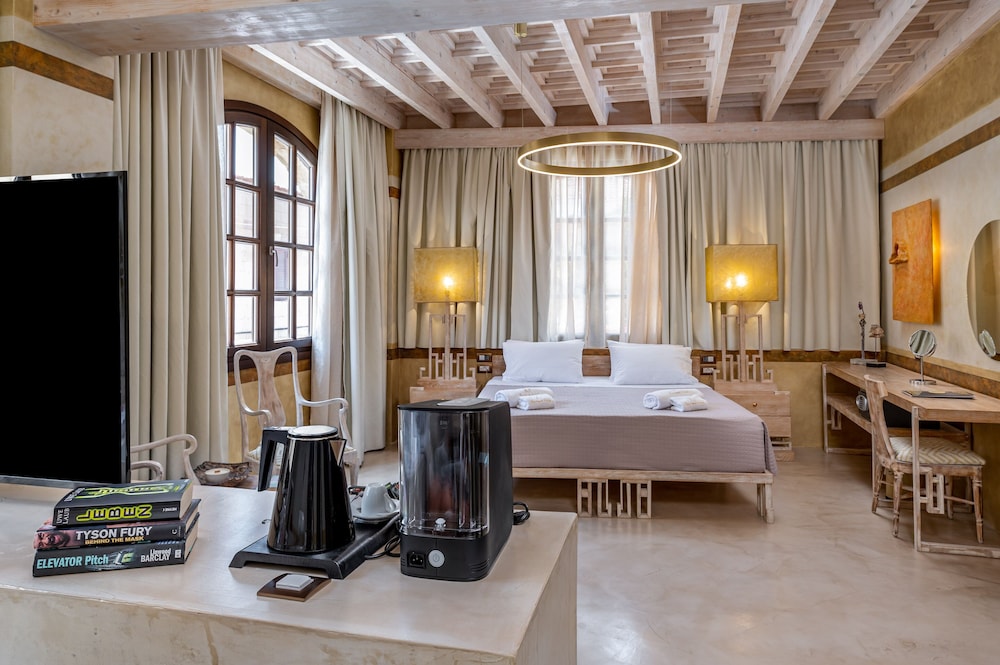 EXECUTIVE, SUITE, KING BED, HOT TUB