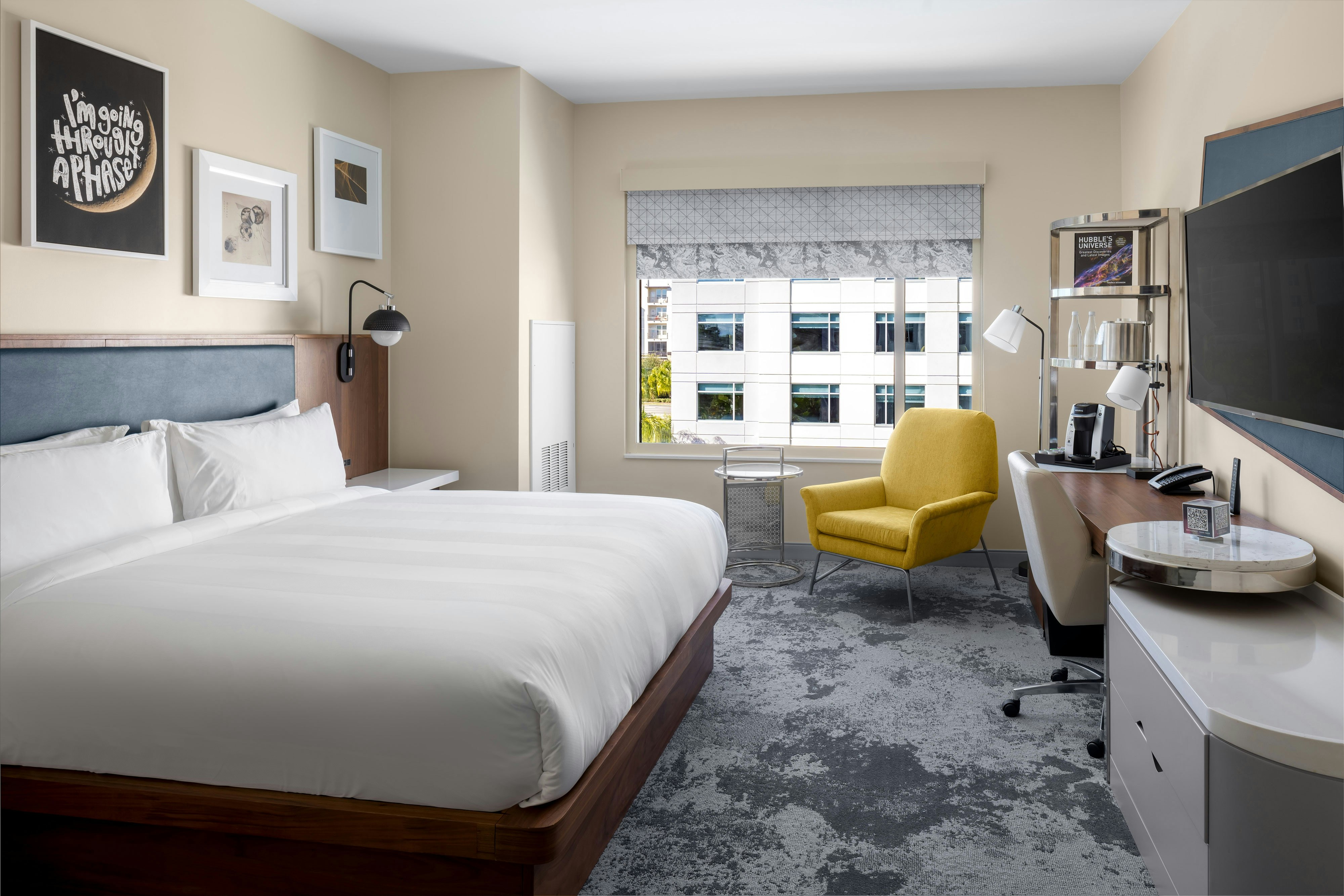 ROOM, KING BED