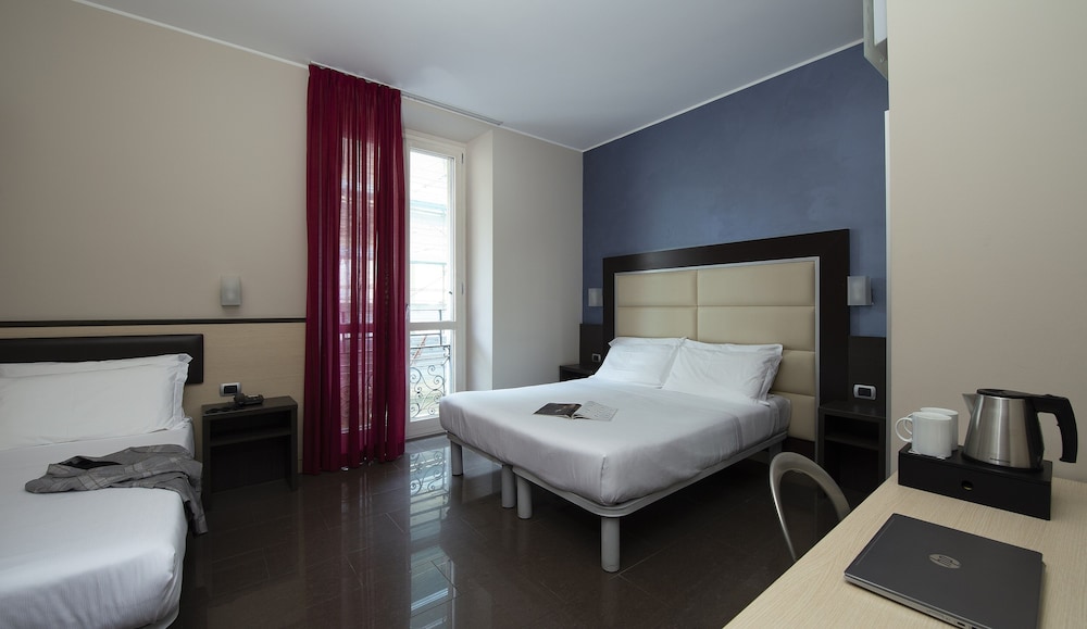 Hotel Five 17/51