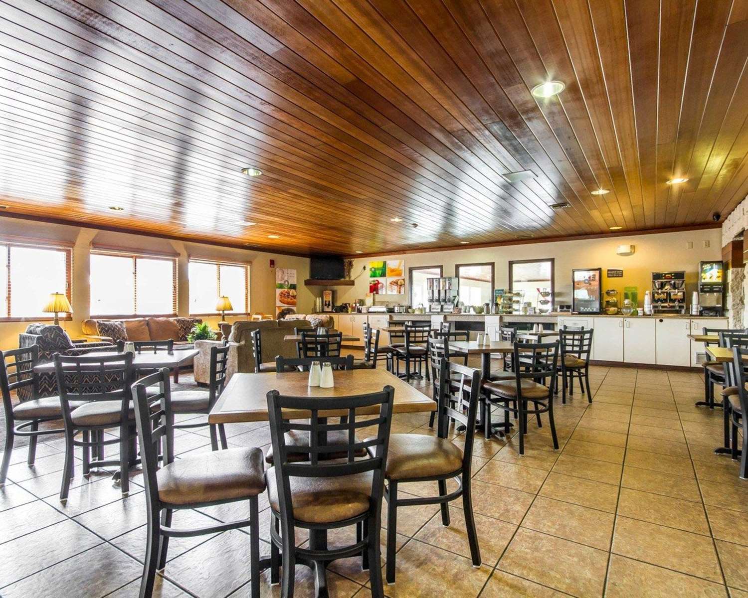 Quality Inn La Crosse North 18/24
