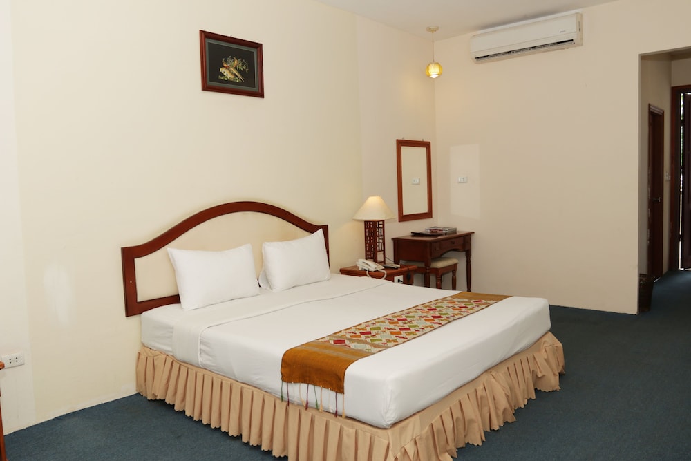 Champasak Palace Hotel 28/65