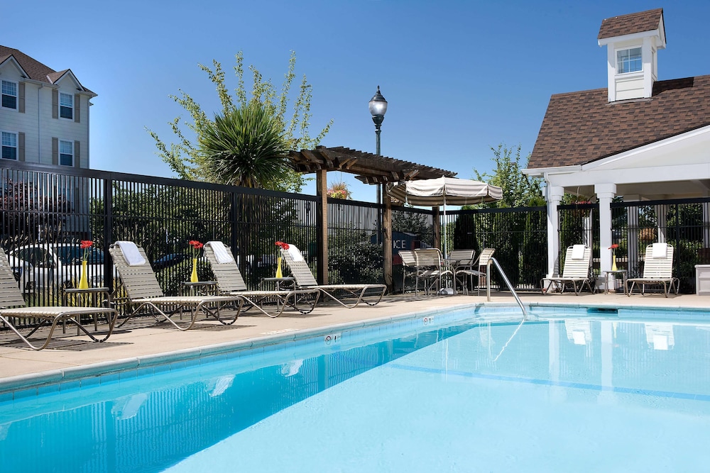 Sonesta Simply Suites Seattle Renton 3/32