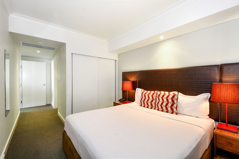 3 BEDROOMS, APARTMENT