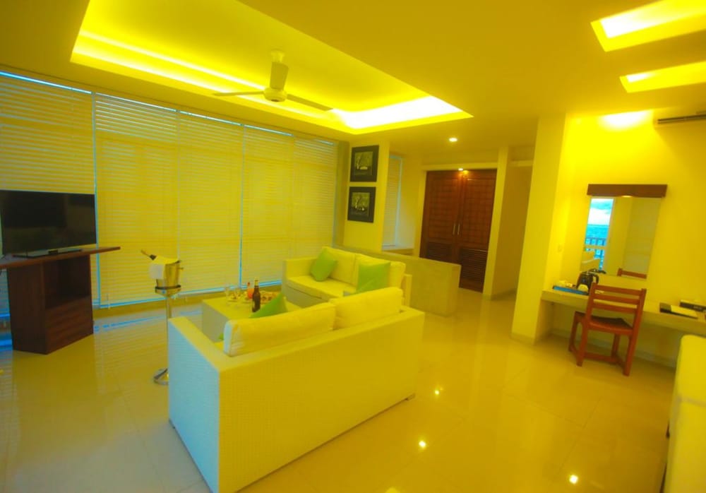 Beacon Beach Hotel 35/56