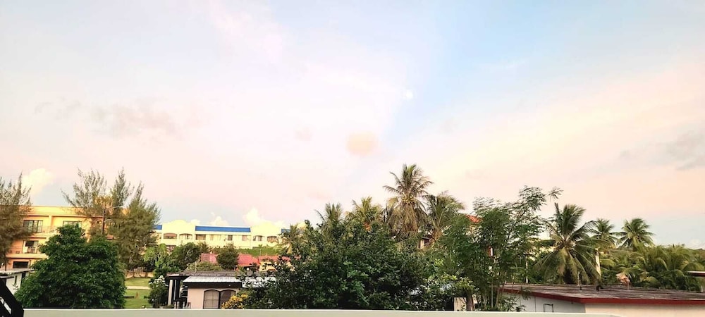 Saipan Beach Hotel 64/66