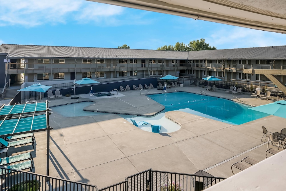 Richland Riverfront Hotel, Ascend Hotel Collection 38/65