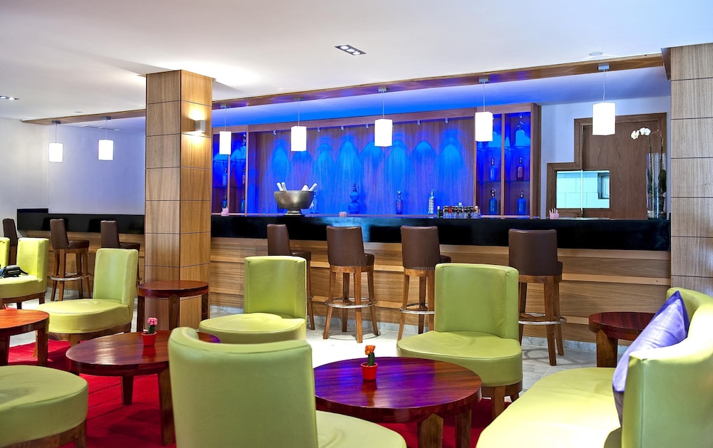 THE ORANGERS BEACH RESORT AND BUNGALOWS 25/43
