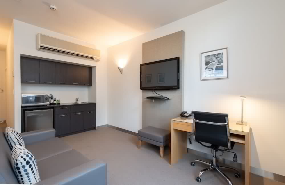 MAWSON LAKES HOTEL 36/64