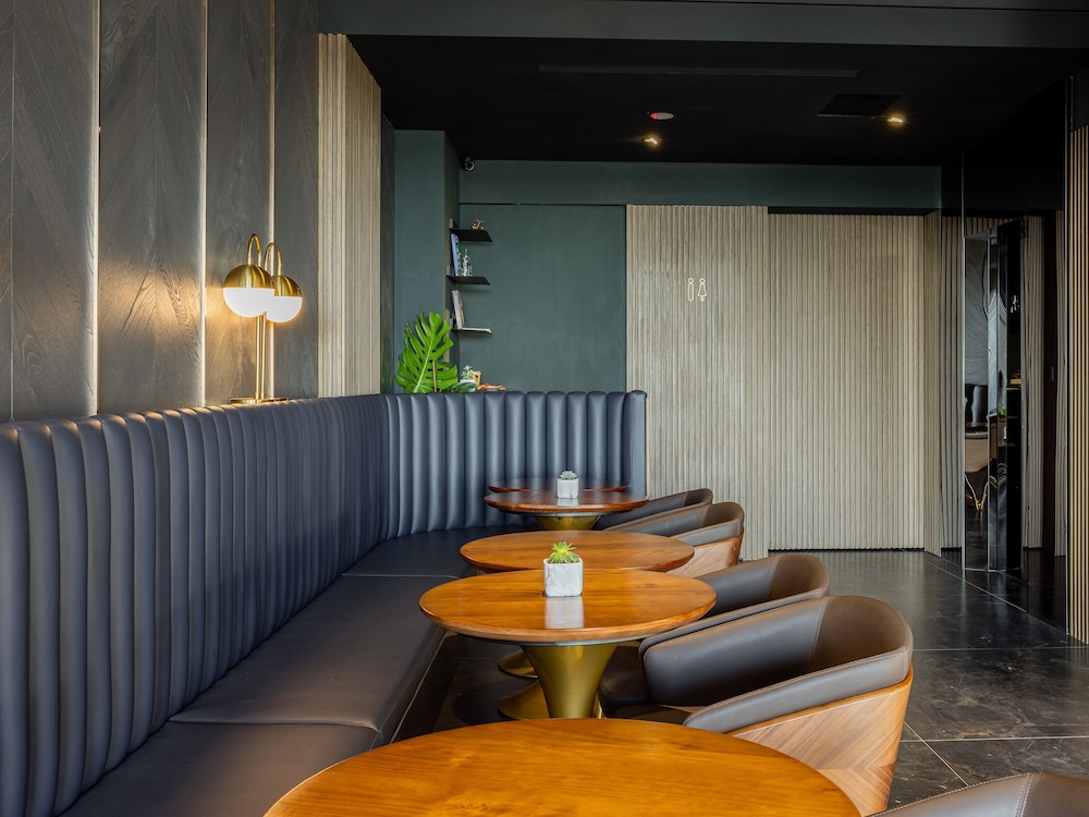 Seawall Inn 30/50
