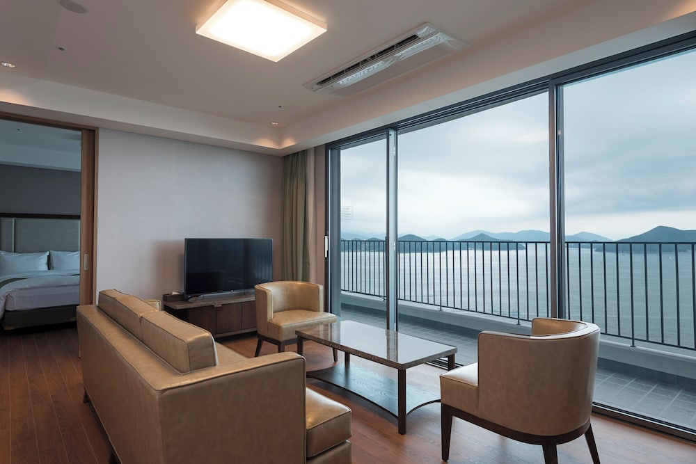 Stanford Hotel & Resort Tongyeong 32/57