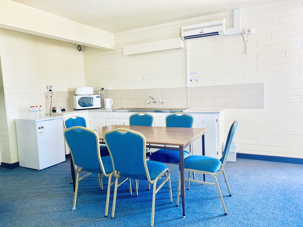 Opal Inn Hotel Motel 54/68