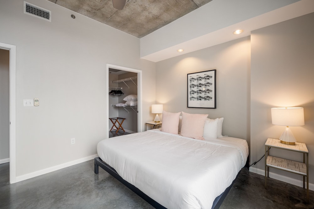 Kasa Austin 2nd Street Apartments 11/50
