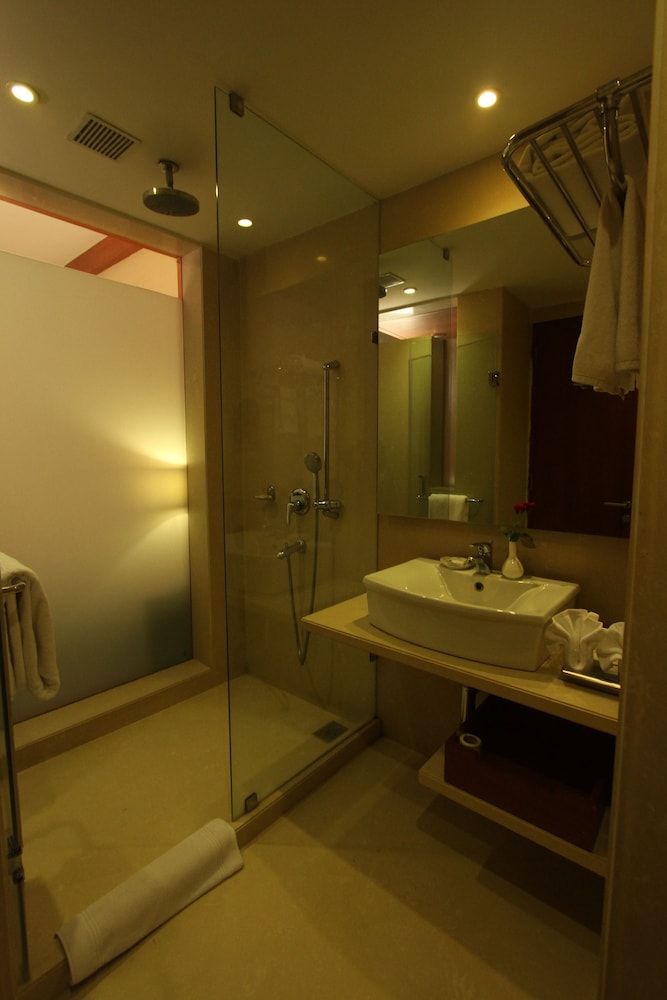 Cambay Grand 33/60