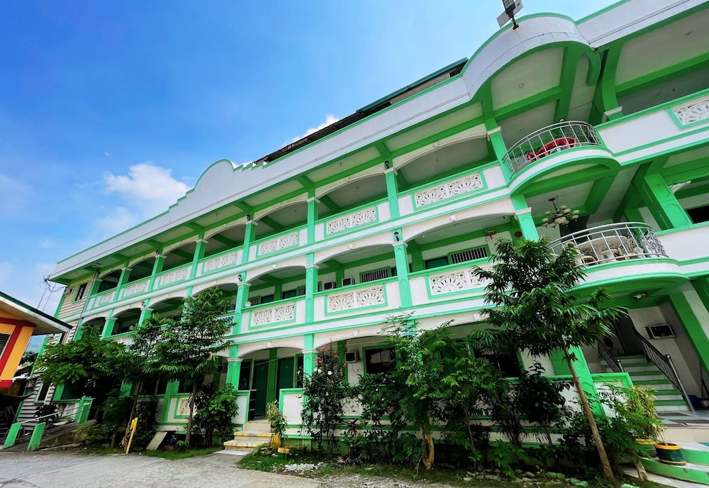 White Beach Hotel Bar And Restaurant 15/90